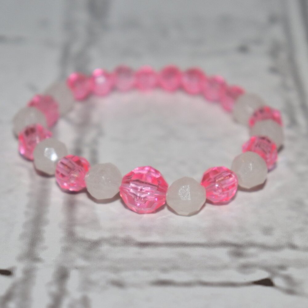 Beautiful lightweight Pink and Glow in the dark crystal beaded bracelet 7" NWOT